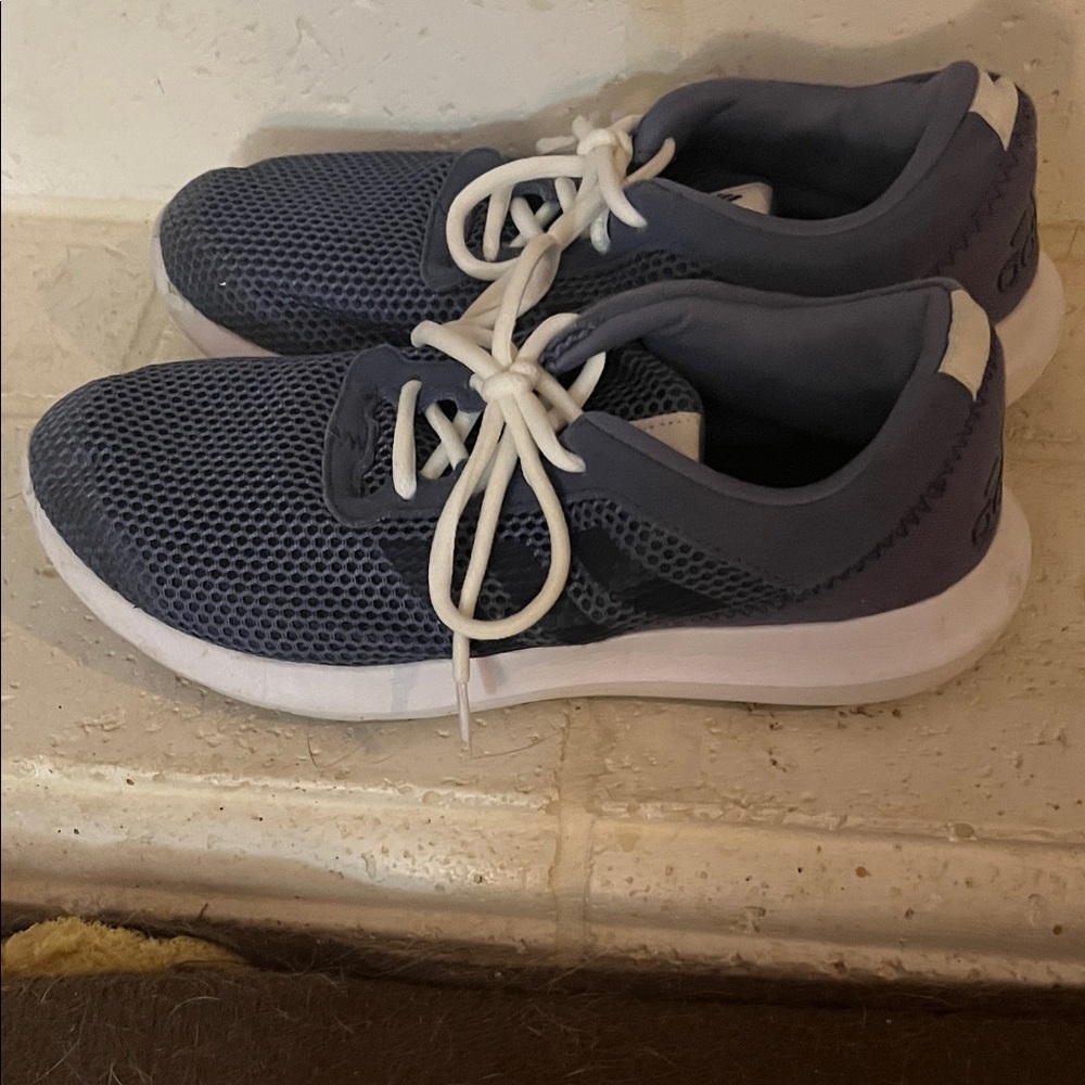 Adidas Ladies Size 7 Mesh Cloudfoam Sneakers. Very good condition.